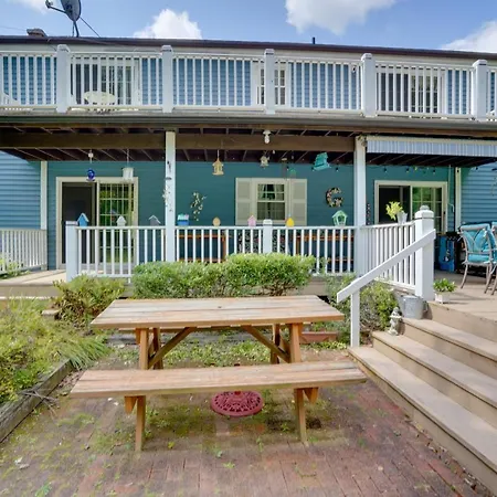 Pittsfield Home With Deck - 12 Mi To Jiminy Peak!